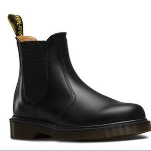 DOC MARTENs Flora BOOTS